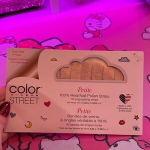 Color Street Petite Nail Strips in Sparkling Gold